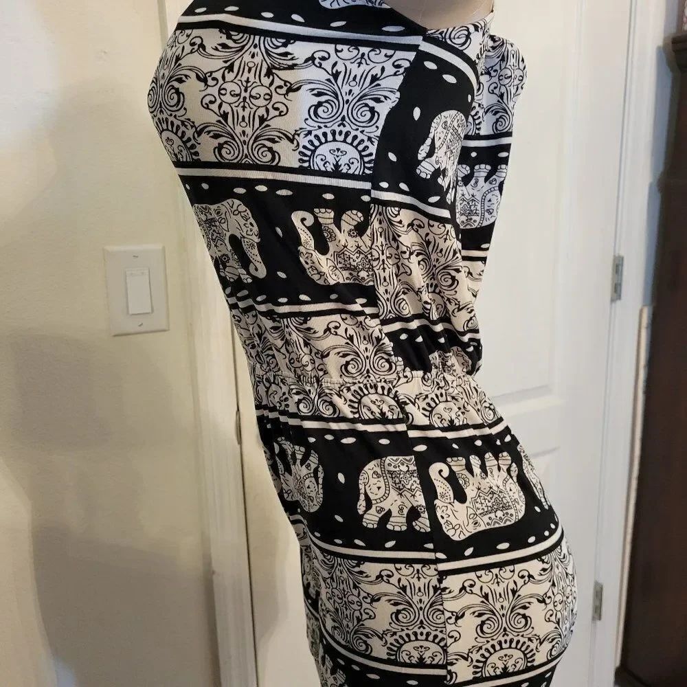 BLACK/WHITE CASUAL ROMPER  - Picture 9 of 13